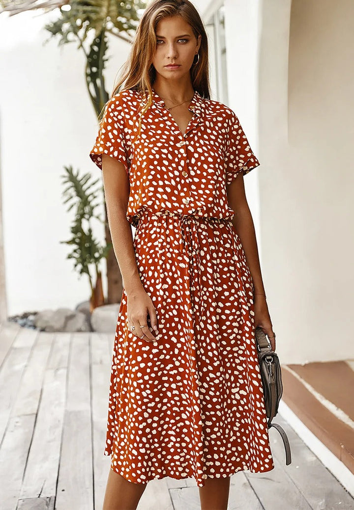 Clara - Gevlekte midi-jurk met knoopsluiting voor en verstelbare taille