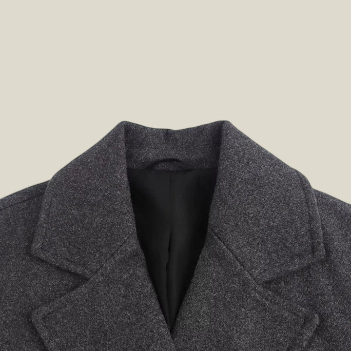 Sophie - Elegante lange jas met accenten van dubbele knopen