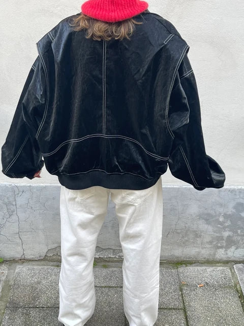 Lyra - Oversized Contrast-Stiksel Jas met Omslagkraag